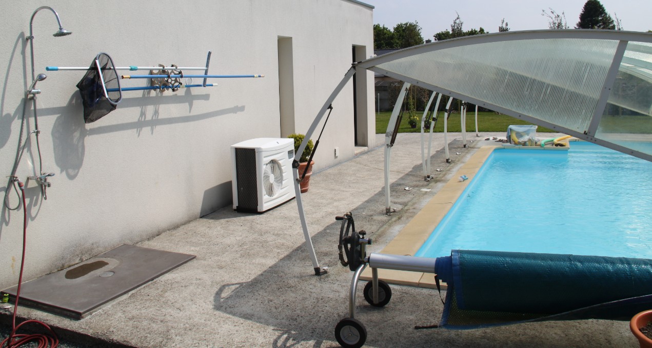 The unique Porti'tou system to store pool cleaning equipment in all safety